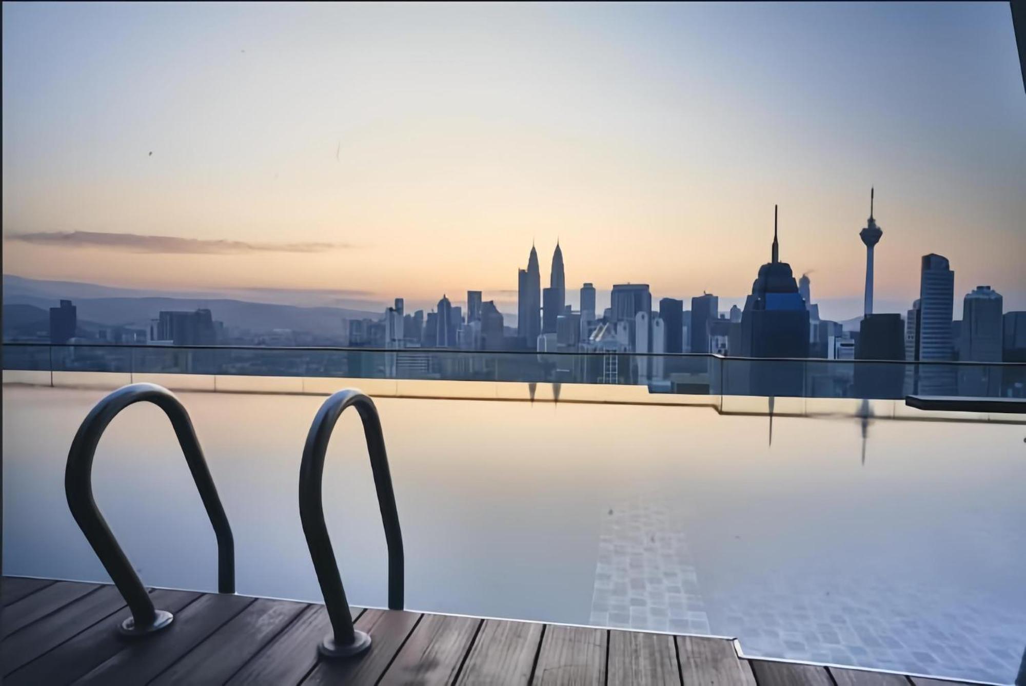 Regalia Exclusive Hostel กัวลาลัมเปอร์ ภายนอก รูปภาพ