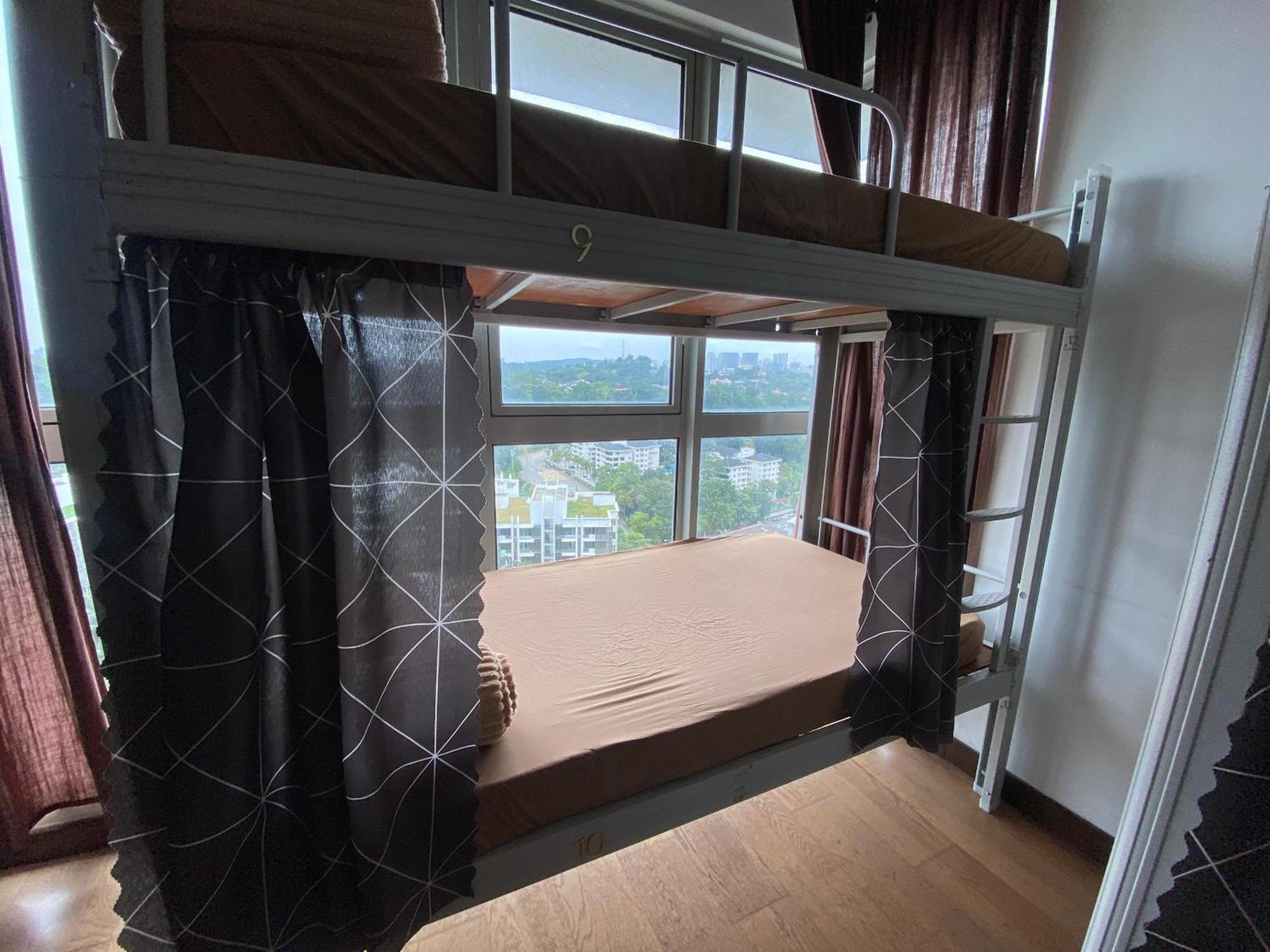 Regalia Exclusive Hostel กัวลาลัมเปอร์ ภายนอก รูปภาพ